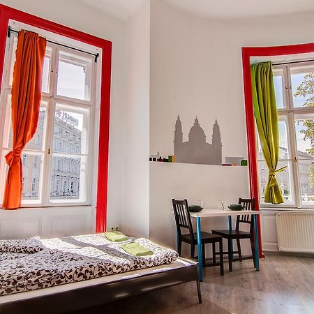 Pal'S Mini Hostel Budapest Bagian luar foto